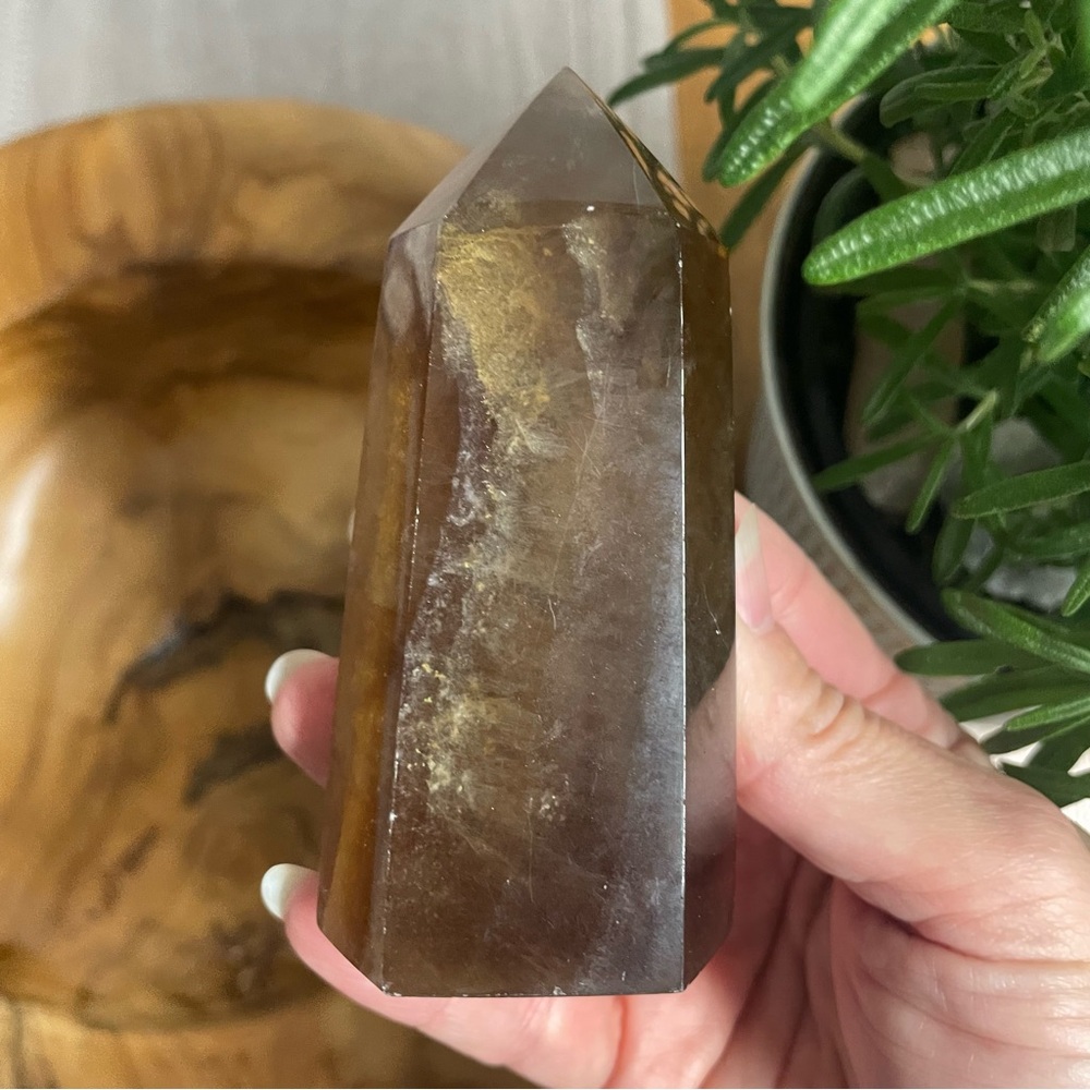 Elegant Brown fluorite uv fluorescent crystal tower UV reactive PINK